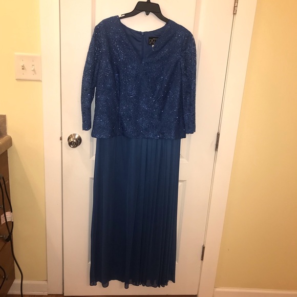 Mother of the Bride Dress - Picture 4 of 10